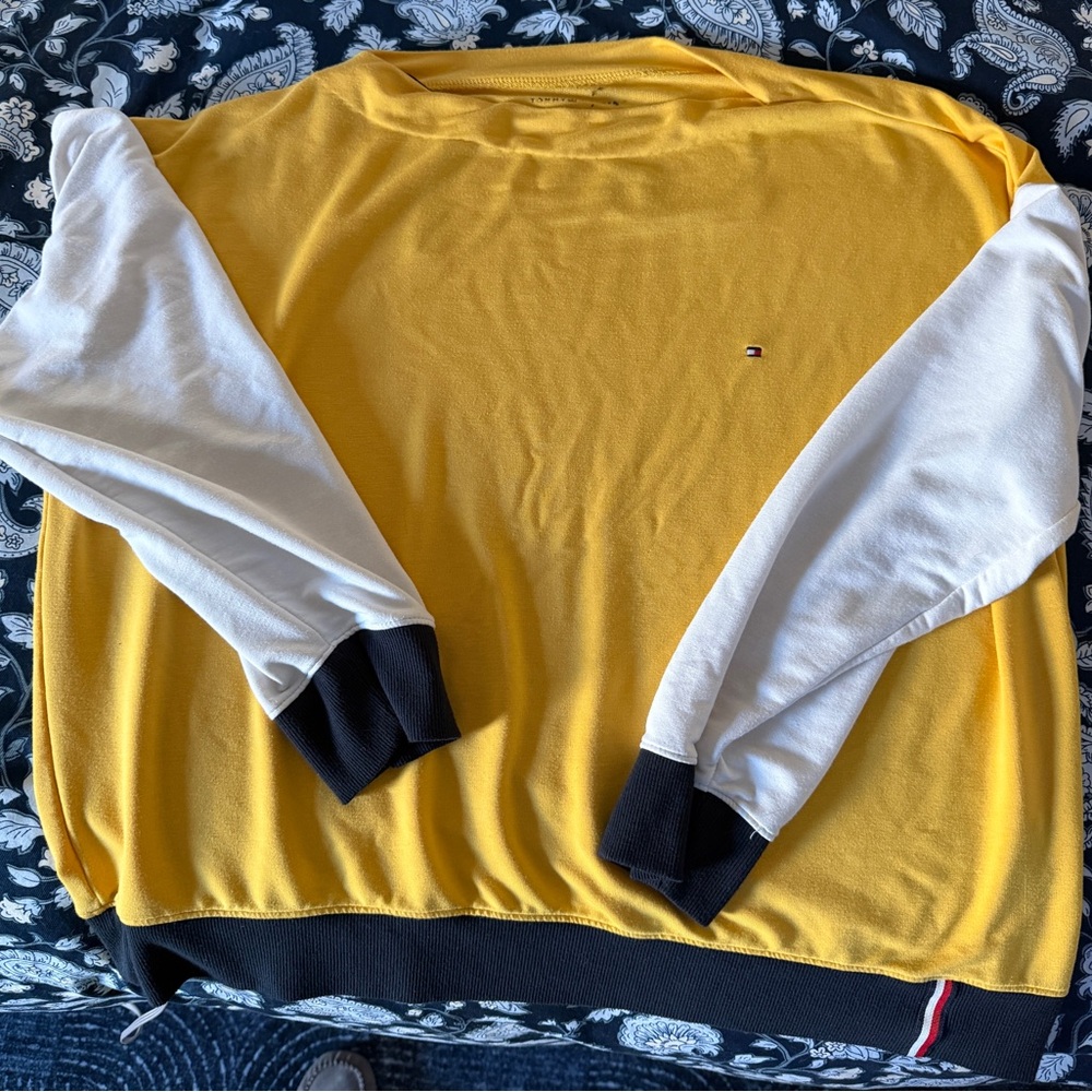 Tommy Hilfiger Men's Yellow and White Crewneck Shirt